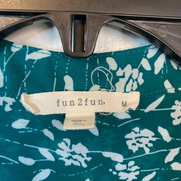 Fun 2 Fun Green lightweight floral top - Picture 5 of 7